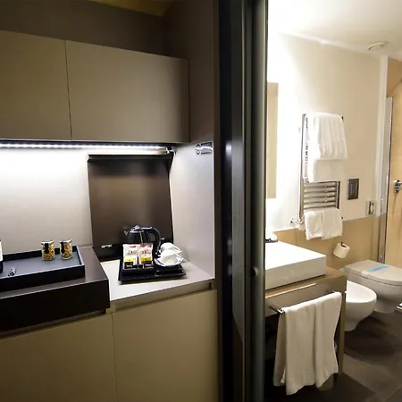מלון Quirinale Luxury 3*